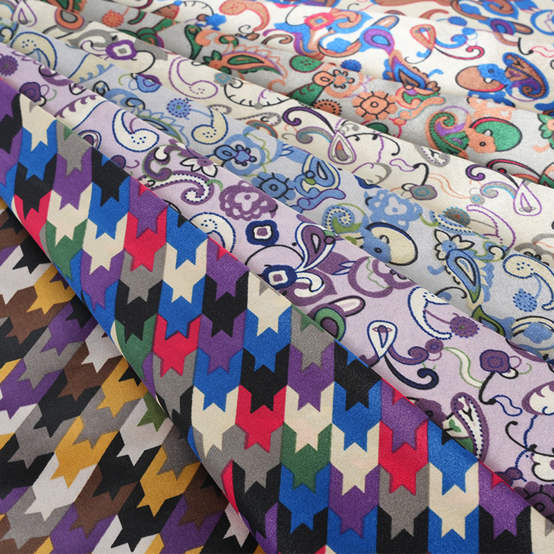 폴리에스터 50*75 트위스트 새틴 기하학 새틴 인쇄 직물